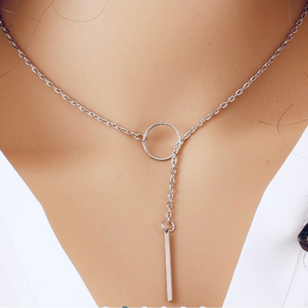 NWT Beautiful Lariat Silver Toned Ring Necklace